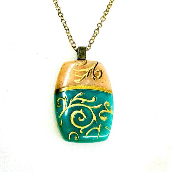 Green and Gold Tone Enamel Front Etched Pendant Gold Tone Necklace - Picture 5 of 6